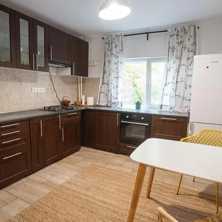 Spacious Near National Arena, Park * Bükreş