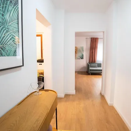 Spacious Near National Arena, Park Бухарест