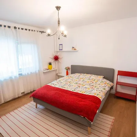 Spacious Near National Arena, Park Appartement *