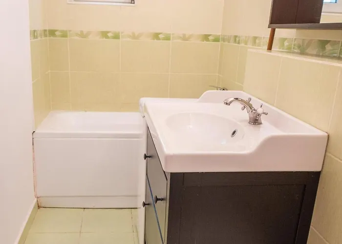 Spacious Near National Arena, Park Apartmán